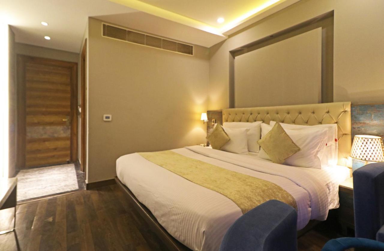 The Ivy Grand Hotel In City Centre With Free Secured Parking New Delhi Eksteriør bilde