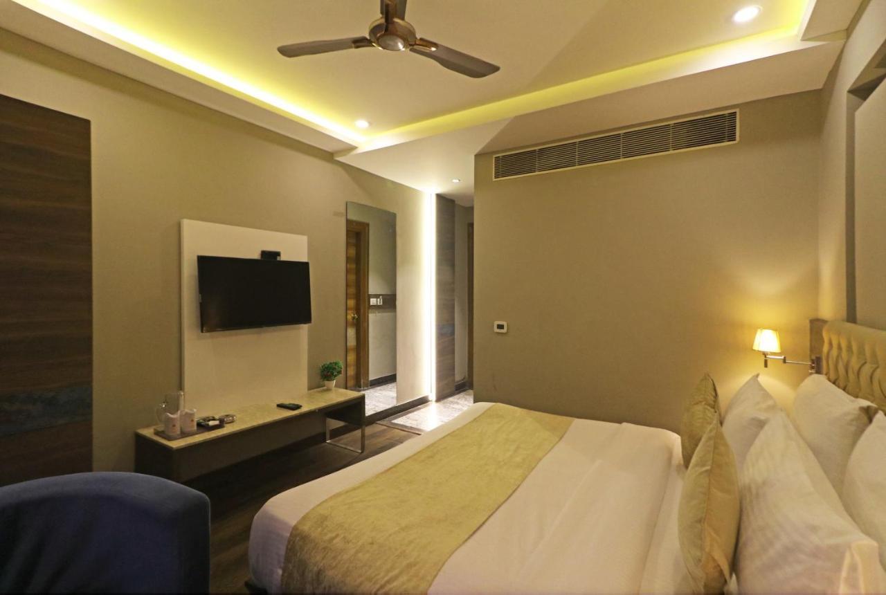The Ivy Grand Hotel In City Centre With Free Secured Parking New Delhi Eksteriør bilde
