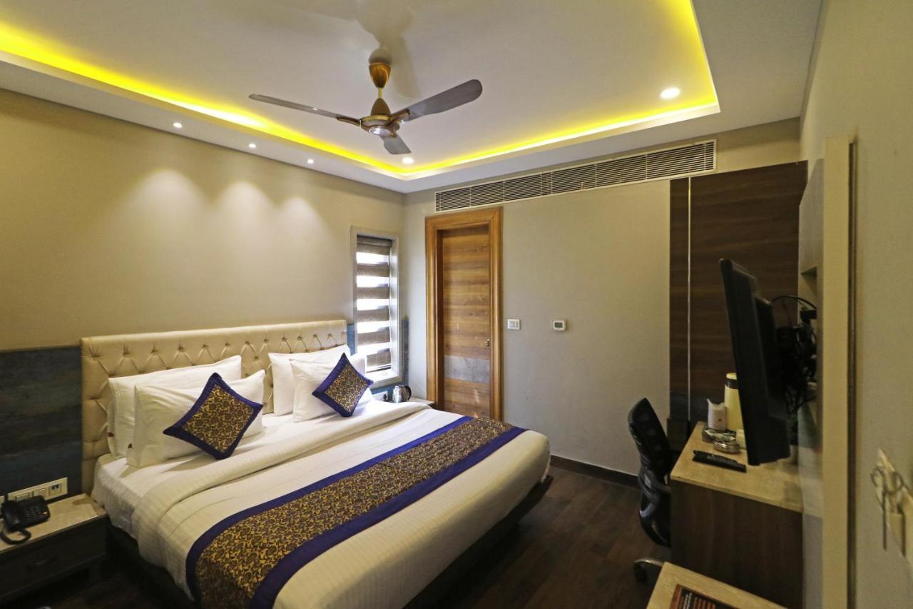 The Ivy Grand Hotel In City Centre With Free Secured Parking New Delhi Eksteriør bilde