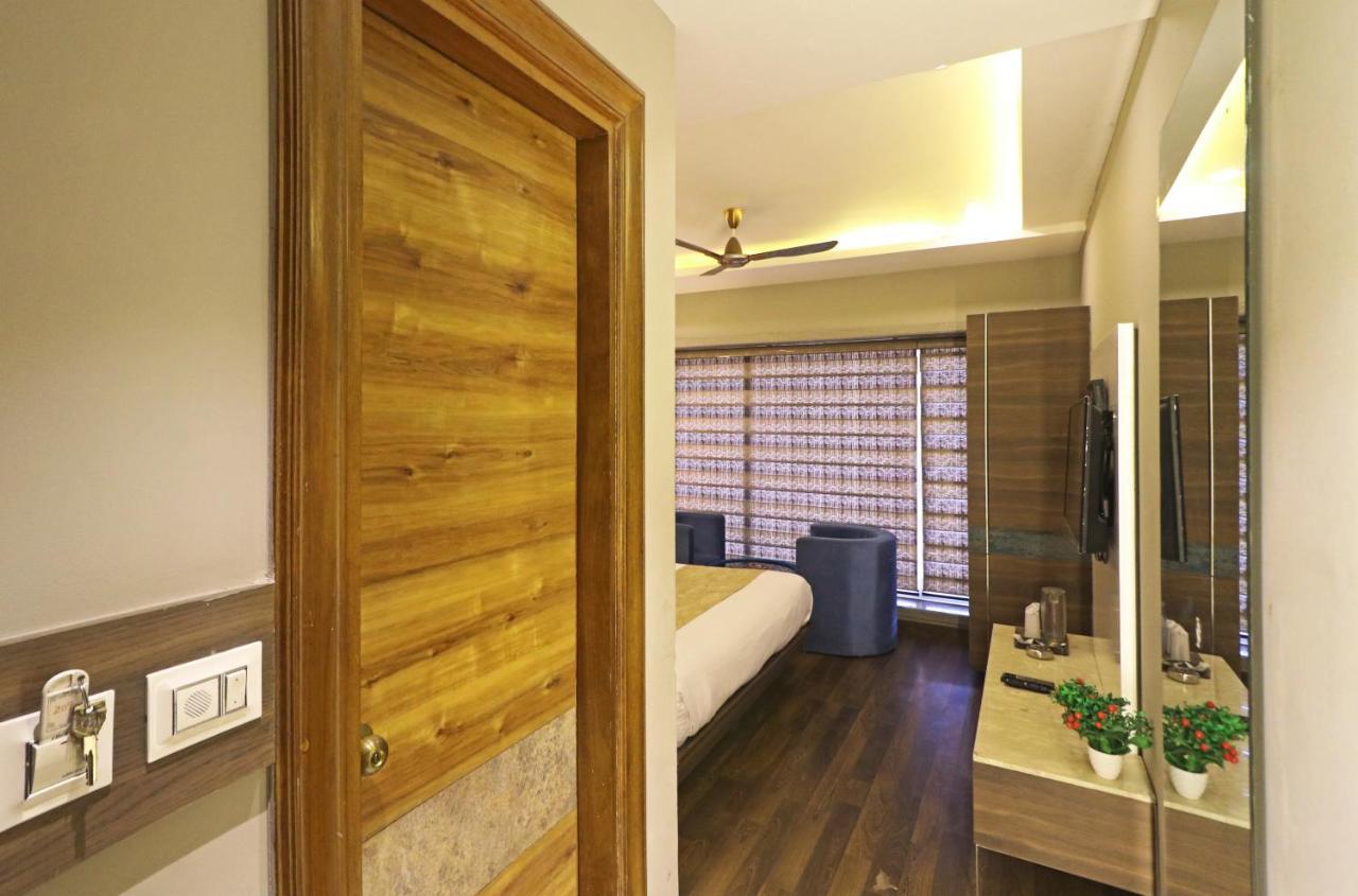 The Ivy Grand Hotel In City Centre With Free Secured Parking New Delhi Eksteriør bilde
