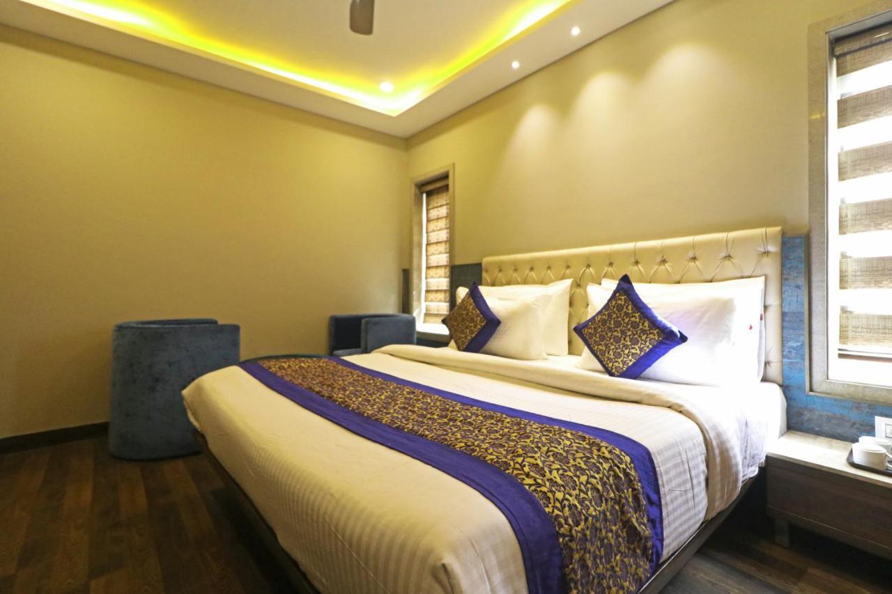 The Ivy Grand Hotel In City Centre With Free Secured Parking New Delhi Eksteriør bilde