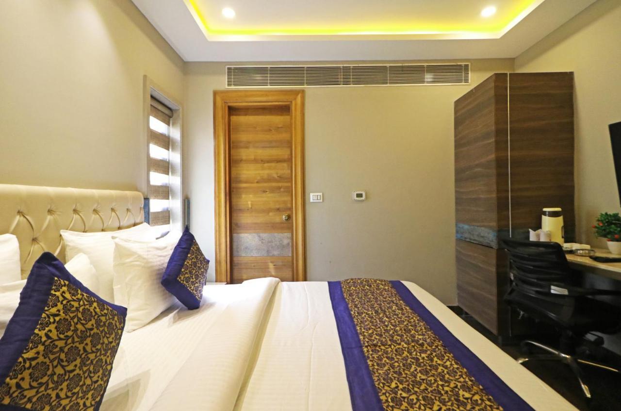 The Ivy Grand Hotel In City Centre With Free Secured Parking New Delhi Eksteriør bilde