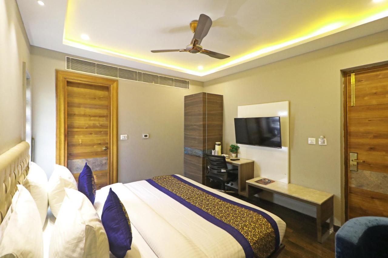 The Ivy Grand Hotel In City Centre With Free Secured Parking New Delhi Eksteriør bilde