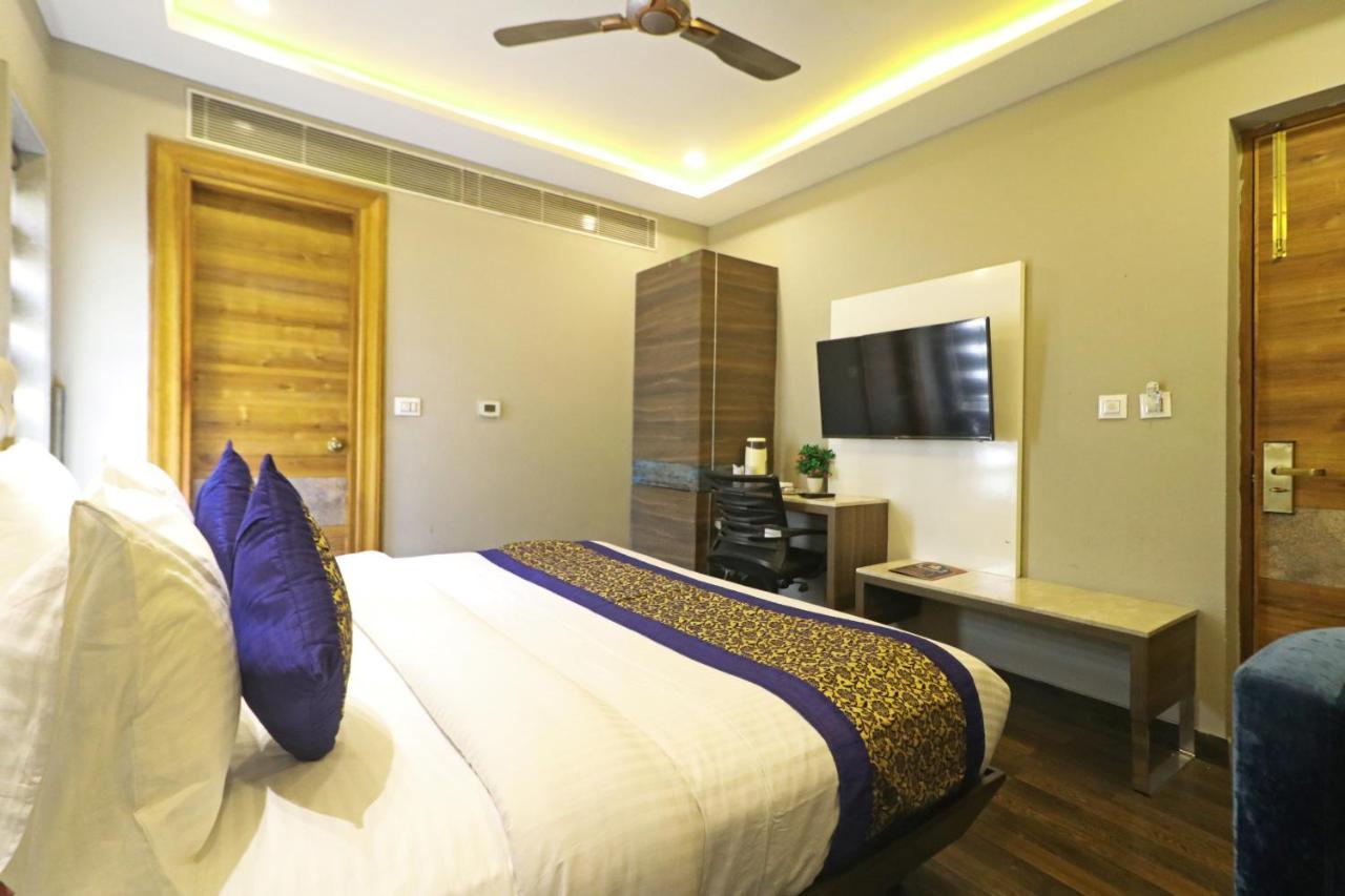 The Ivy Grand Hotel In City Centre With Free Secured Parking New Delhi Eksteriør bilde